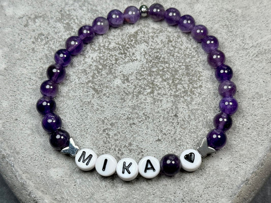 Namensarmband Amethyst echte Naturperlen Schmetterlinge platiniert - Namensarmband Geschenk Mama Geburt Lieblingsmensch - anpassbar