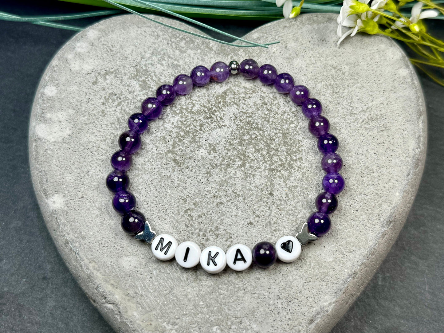 Namensarmband Amethyst echte Naturperlen Schmetterlinge platiniert - Namensarmband Geschenk Mama Geburt Lieblingsmensch - anpassbar