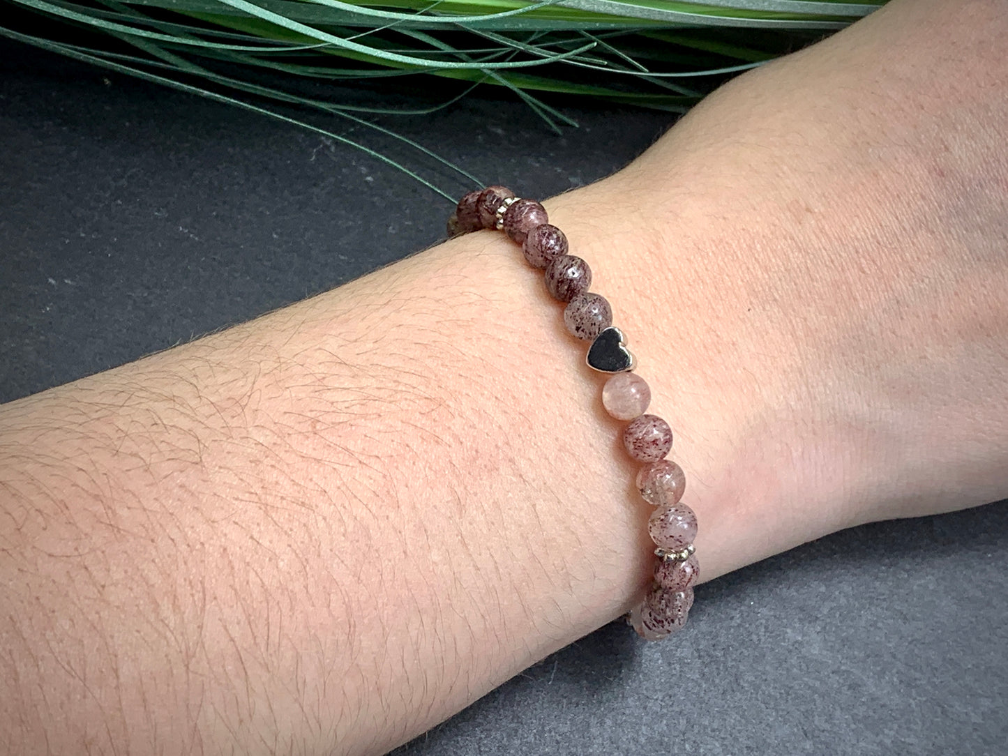 Armband Erdbeerquarz echt - Herz Messing Weißgold plated mit Daisyperlen echt platiniert - Armband schön zu kombinieren