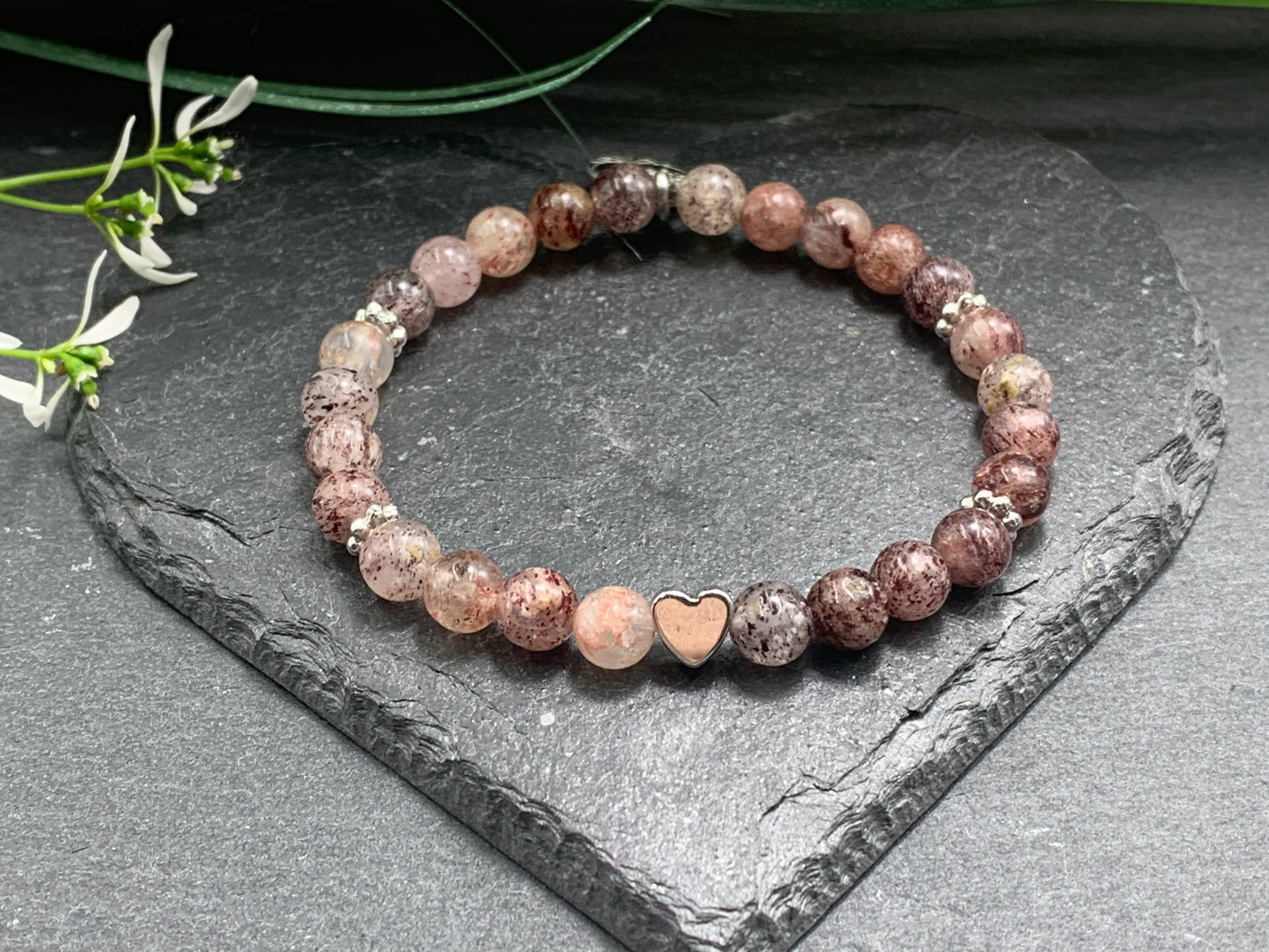 Armband Erdbeerquarz echt - Herz Messing Weißgold plated mit Daisyperlen echt platiniert - Armband schön zu kombinieren