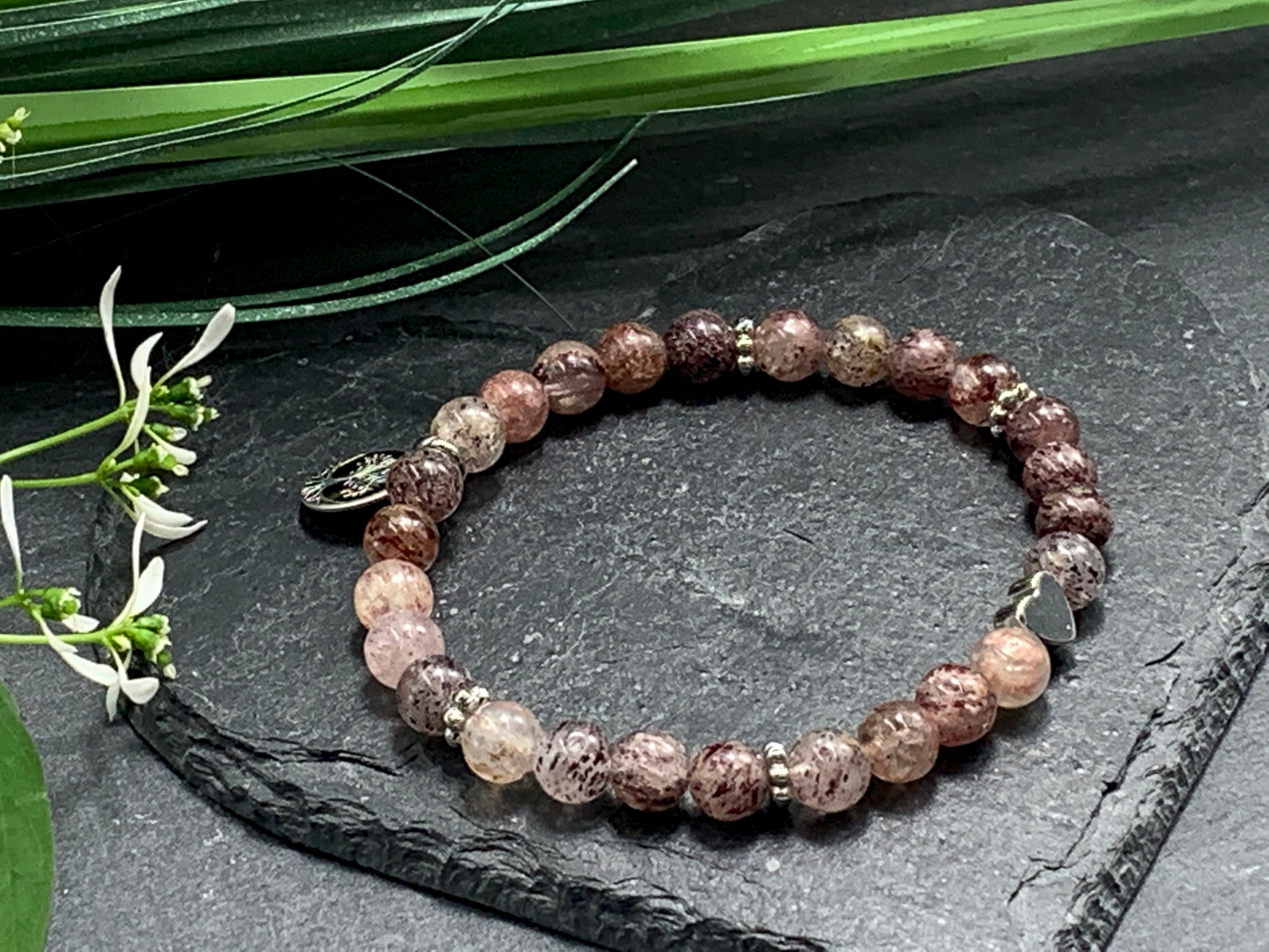Armband Erdbeerquarz echt - Herz Messing Weißgold plated mit Daisyperlen echt platiniert - Armband schön zu kombinieren