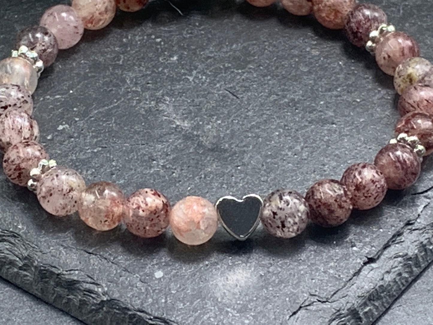 Armband Erdbeerquarz echt - Herz Messing Weißgold plated mit Daisyperlen echt platiniert - Armband schön zu kombinieren