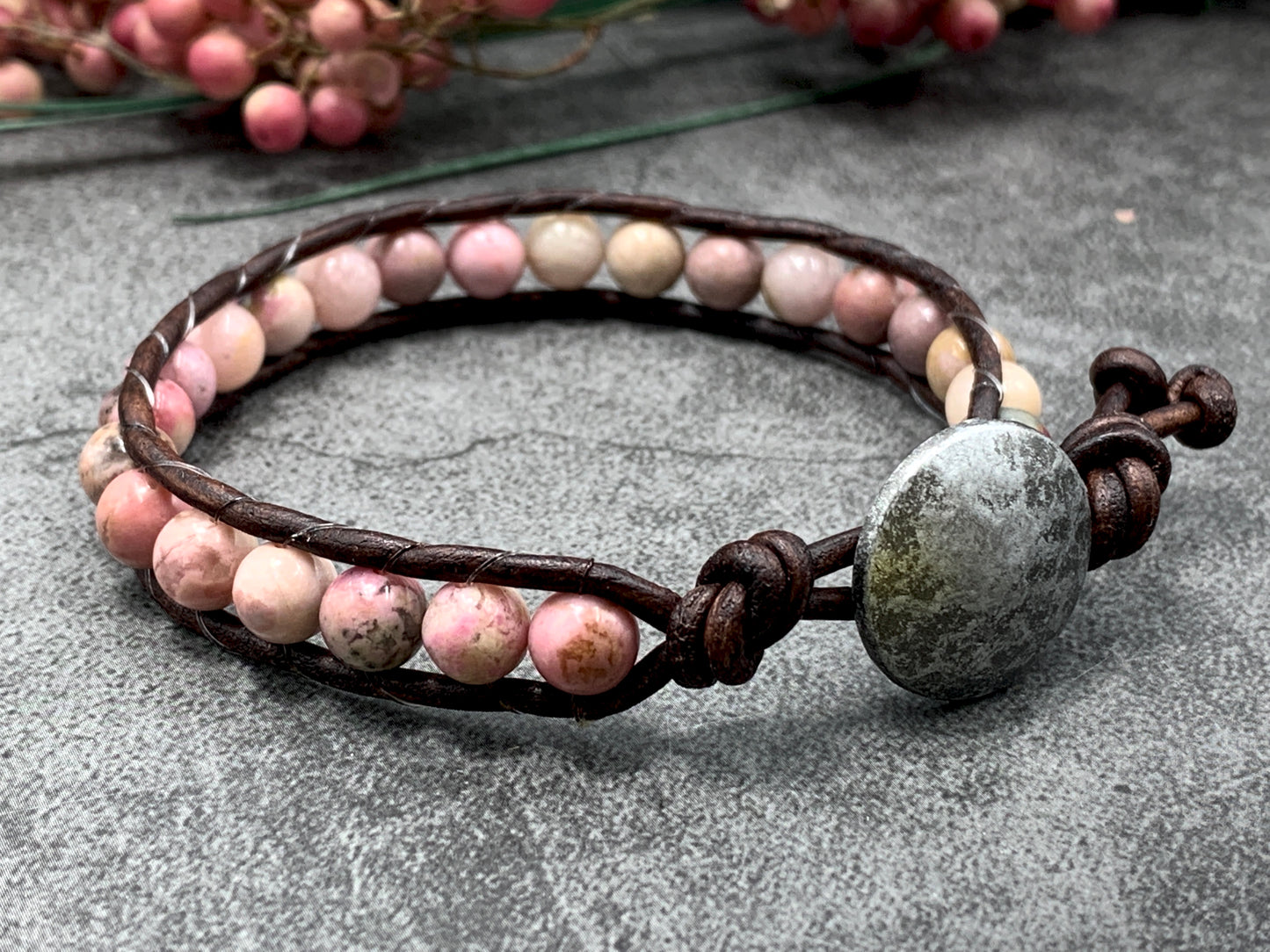 Bohoarmband Rhodonit, Armband gewickelt Vintage Stil, Wunschedelsteine