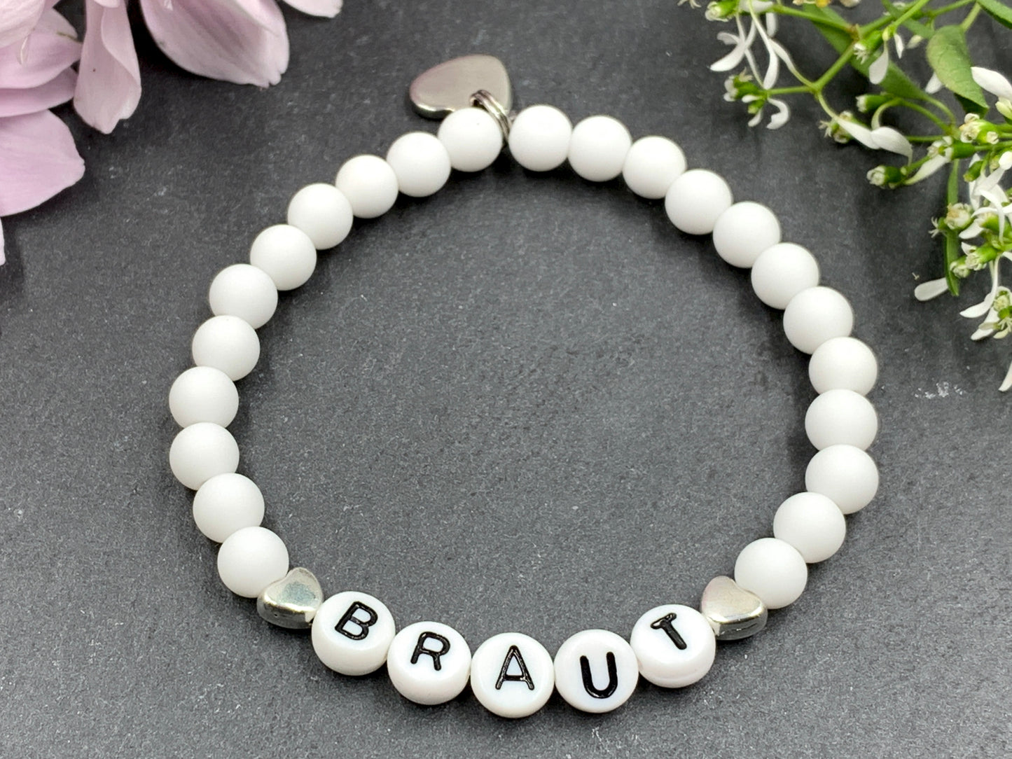 Armband Braut weiß Acryl mit Herz - Geschenk Junggesellinnenabschied Trauzeugin Brautjungfer - Andenken heiraten JGA, Acryl - Erinnerungsschmuck- Handmade personalisierbar