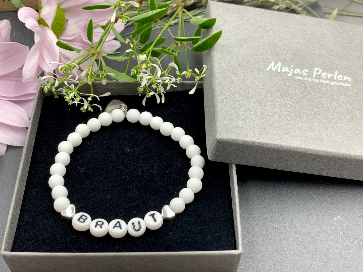 Armband Braut weiß Acryl mit Herz - Geschenk Junggesellinnenabschied Trauzeugin Brautjungfer - Andenken heiraten JGA, Acryl - Erinnerungsschmuck- Handmade personalisierbar