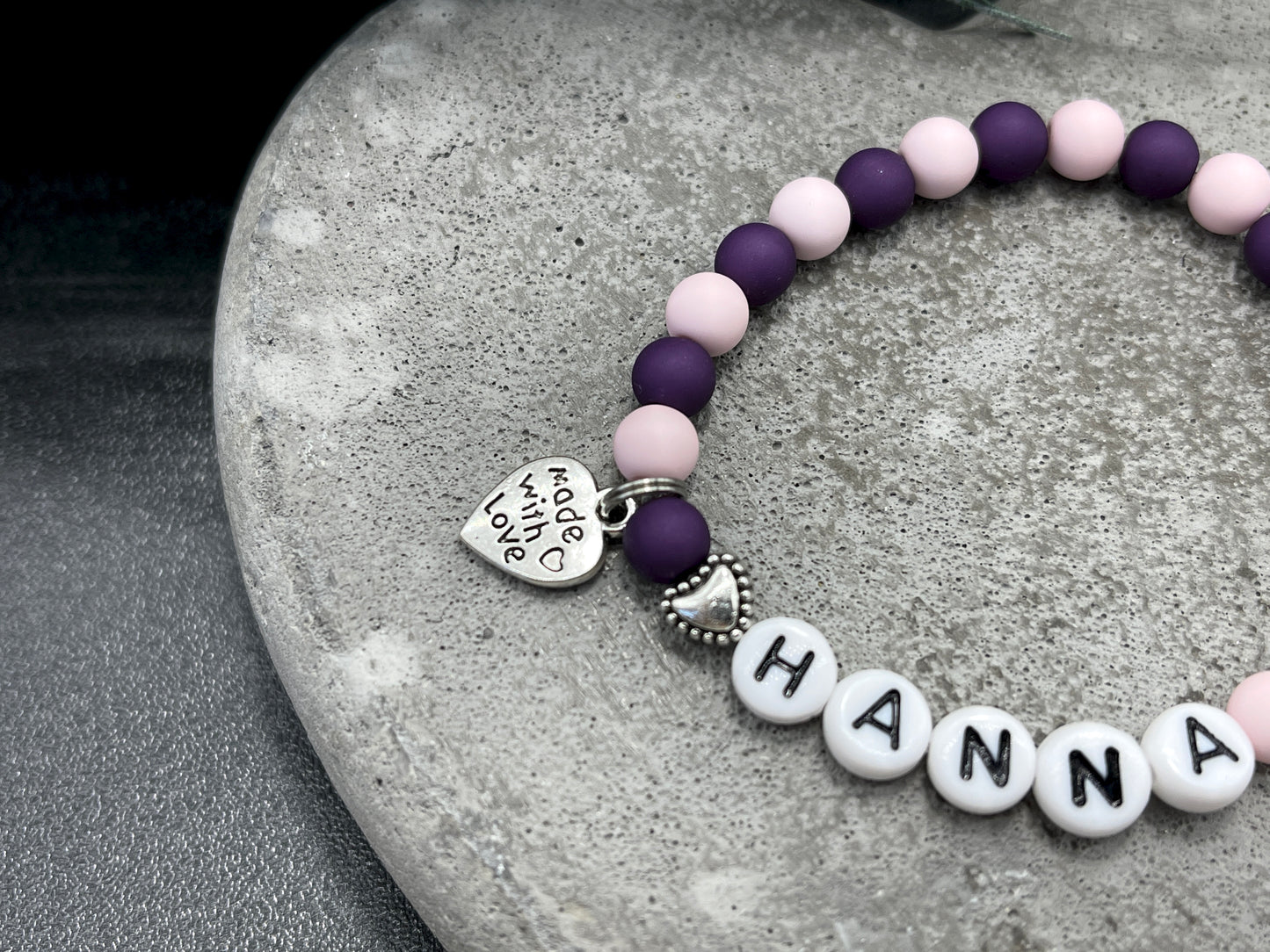 Armband Name Hanna - zartrosa lila - Acryl Perlen 6 mm - Namensarmband Perlen - Geschenk Mädchen - Armband mit Name - Geburtstagsgeschenk - Größe 13 cm Kinder bis 22 cm - anpassbar