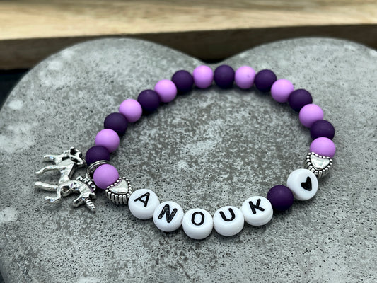 Armband Name Anouk - flieder purple - Einhorn - Acryl Perlen 6 mm - Namensarmband Perlen - Geschenk Mädchen - Armband mit Name - Geburtstagsgeschenk - Größe 13 cm Kinder bis 22 cm - anpassbar