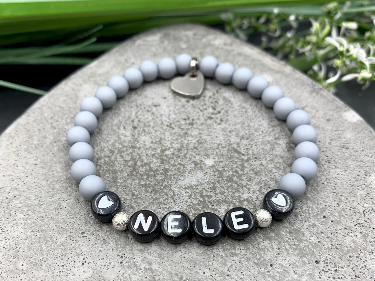 Armband Nele grau Acryl - Freundschaftsarmband Namensarmband - Geschenk Mama Mädchen - Handmade personalisierbar