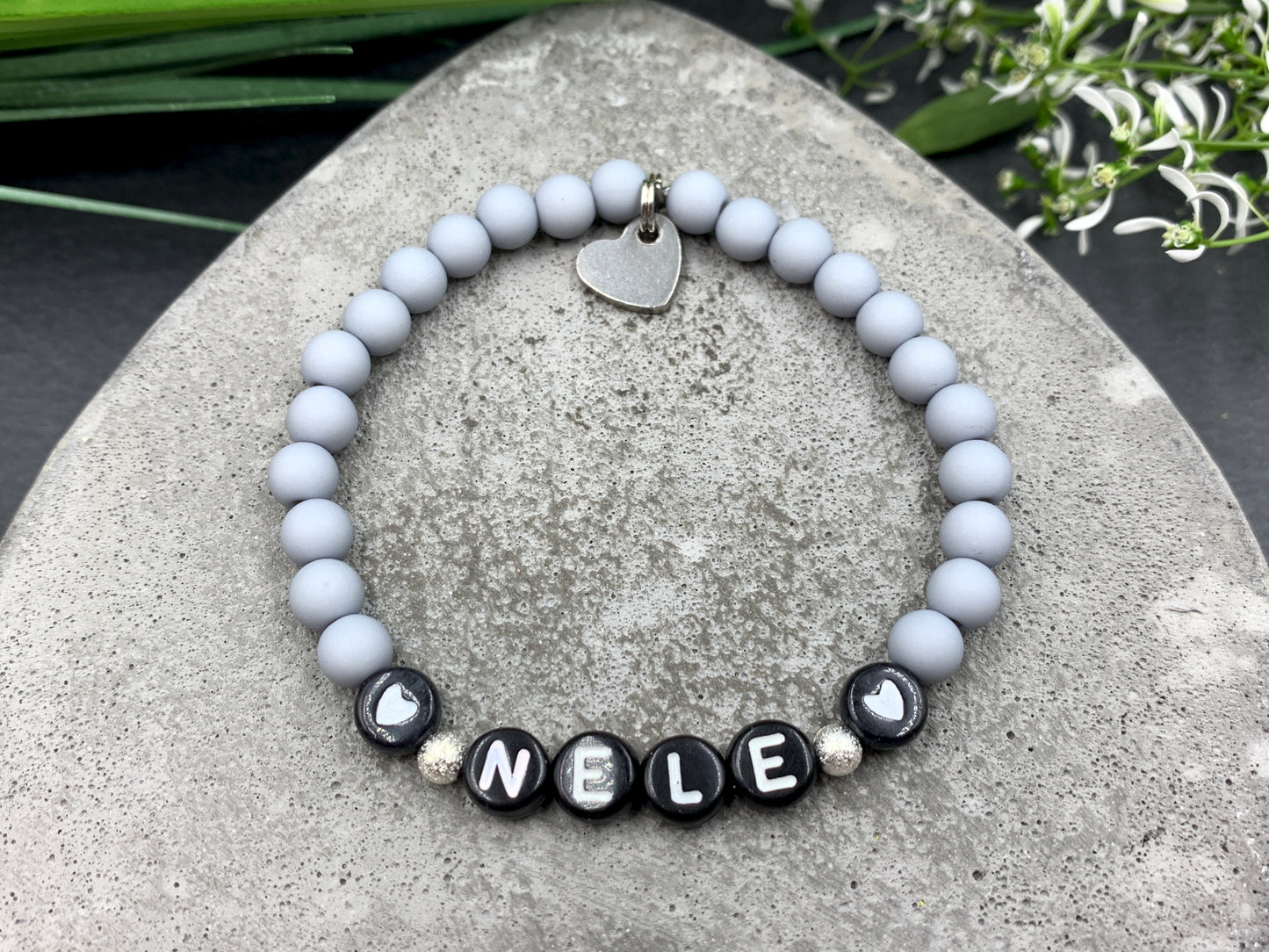 Armband Nele grau Acryl - Freundschaftsarmband Namensarmband - Geschenk Mama Mädchen - Handmade personalisierbar