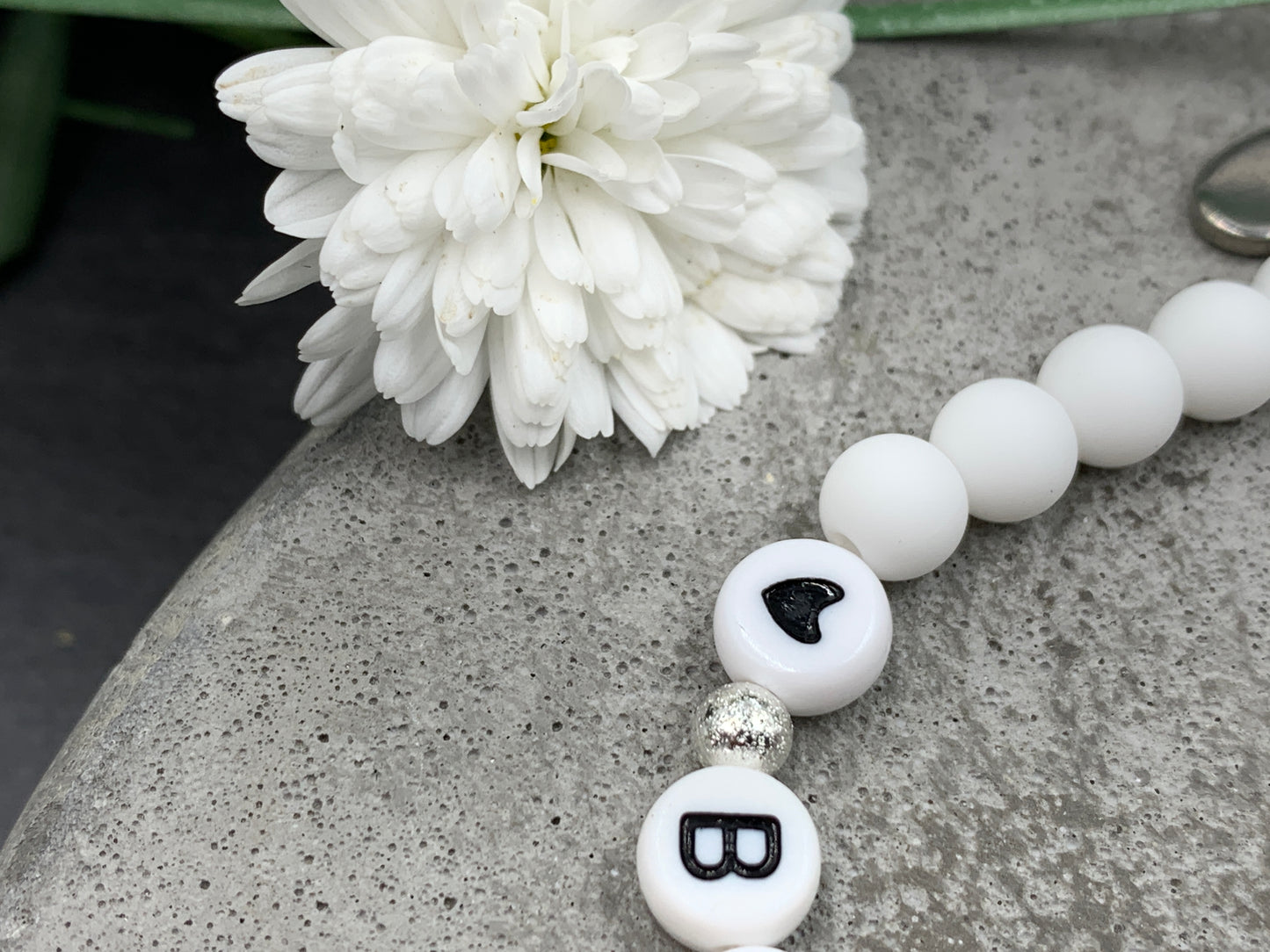 Armband Brautjungfer weiß Acryl - Geschenk JGA - Frage Willst Du meine Trauzeugin sein - Erinnerungsschmuck Hochzeit - Handmade personalisierbar