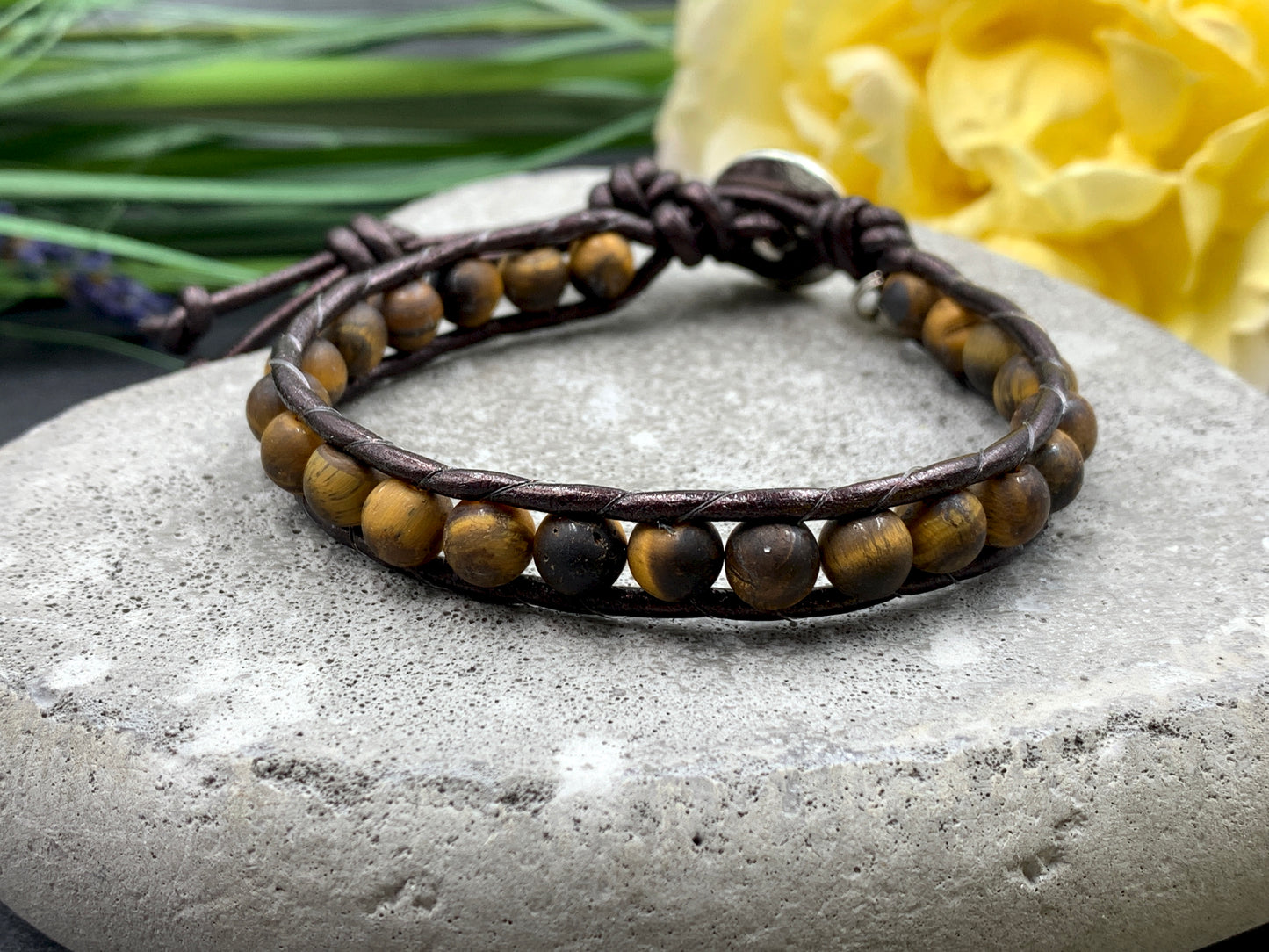 Bohoarmband Tigerauge mit Leder und Herzanhänger gewickeltes Perlenarmband - Vintage Style Boho - Lieblingsarmband - Handmade personalisierbar - Wunschedelstein