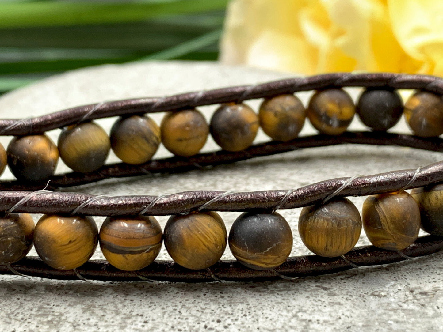 Bohoarmband Tigerauge mit Leder und Herzanhänger gewickeltes Perlenarmband - Vintage Style Boho - Lieblingsarmband - Handmade personalisierbar - Wunschedelstein