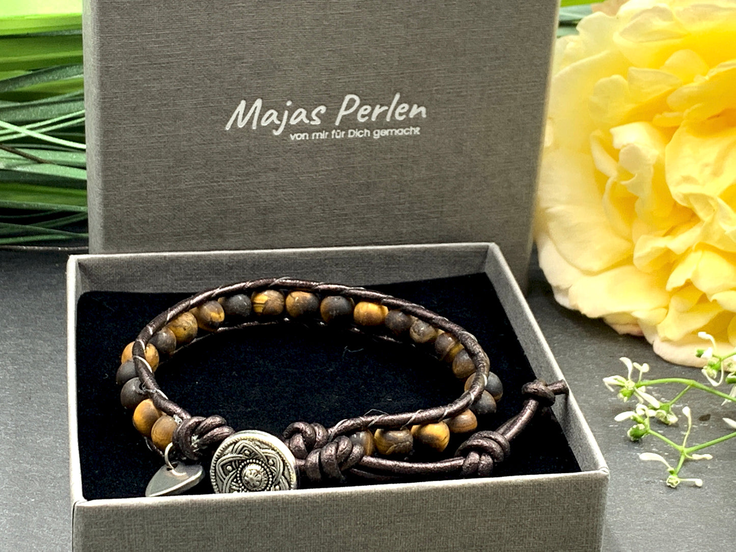 Bohoarmband Tigerauge mit Leder und Herzanhänger gewickeltes Perlenarmband - Vintage Style Boho - Lieblingsarmband - Handmade personalisierbar - Wunschedelstein