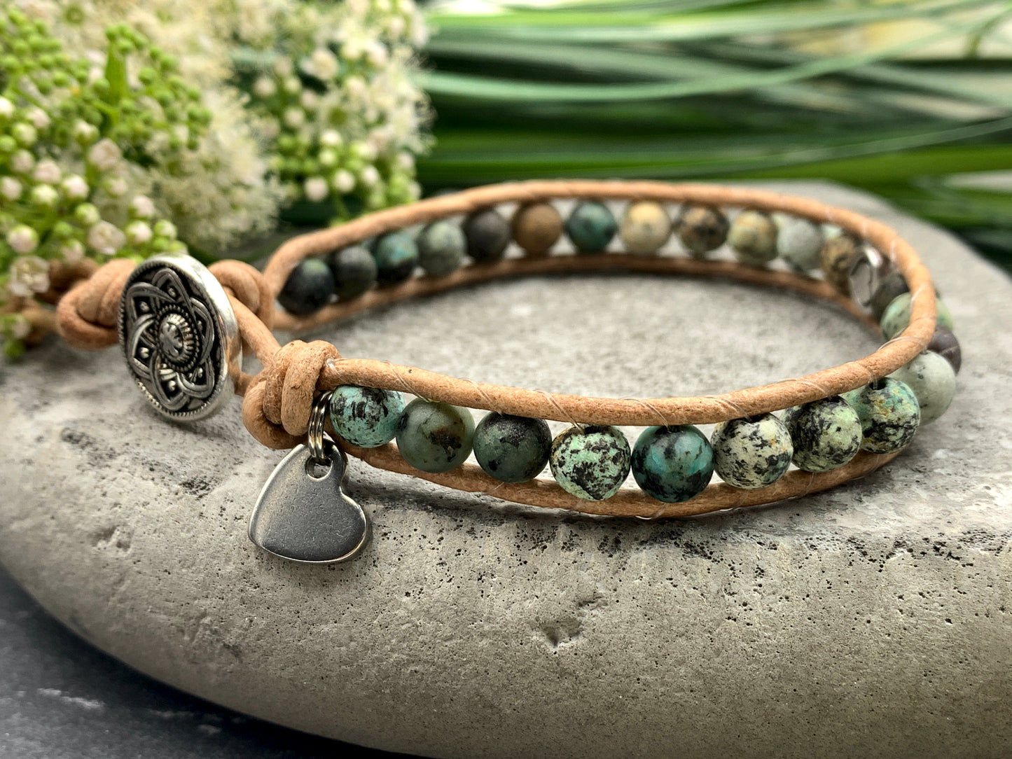 Bohoarmband Afrikanischer Türkis mit Herz - gewickeltes Perlenarmband - Vintage Style Boho - Lieblingsarmband - Handmade personalisierbar