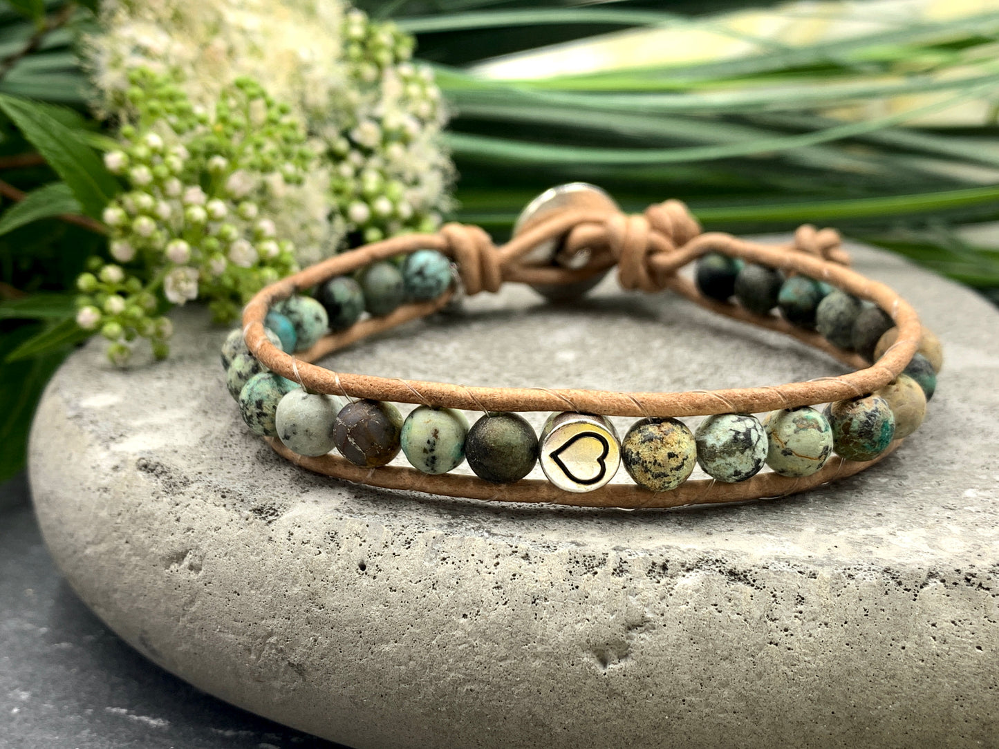 Bohoarmband Afrikanischer Türkis mit Herz - gewickeltes Perlenarmband - Vintage Style Boho - Lieblingsarmband - Handmade personalisierbar