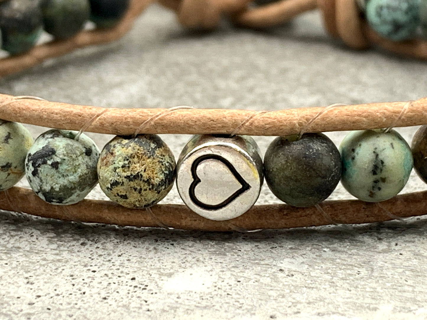 Bohoarmband Afrikanischer Türkis mit Herz - gewickeltes Perlenarmband - Vintage Style Boho - Lieblingsarmband - Handmade personalisierbar