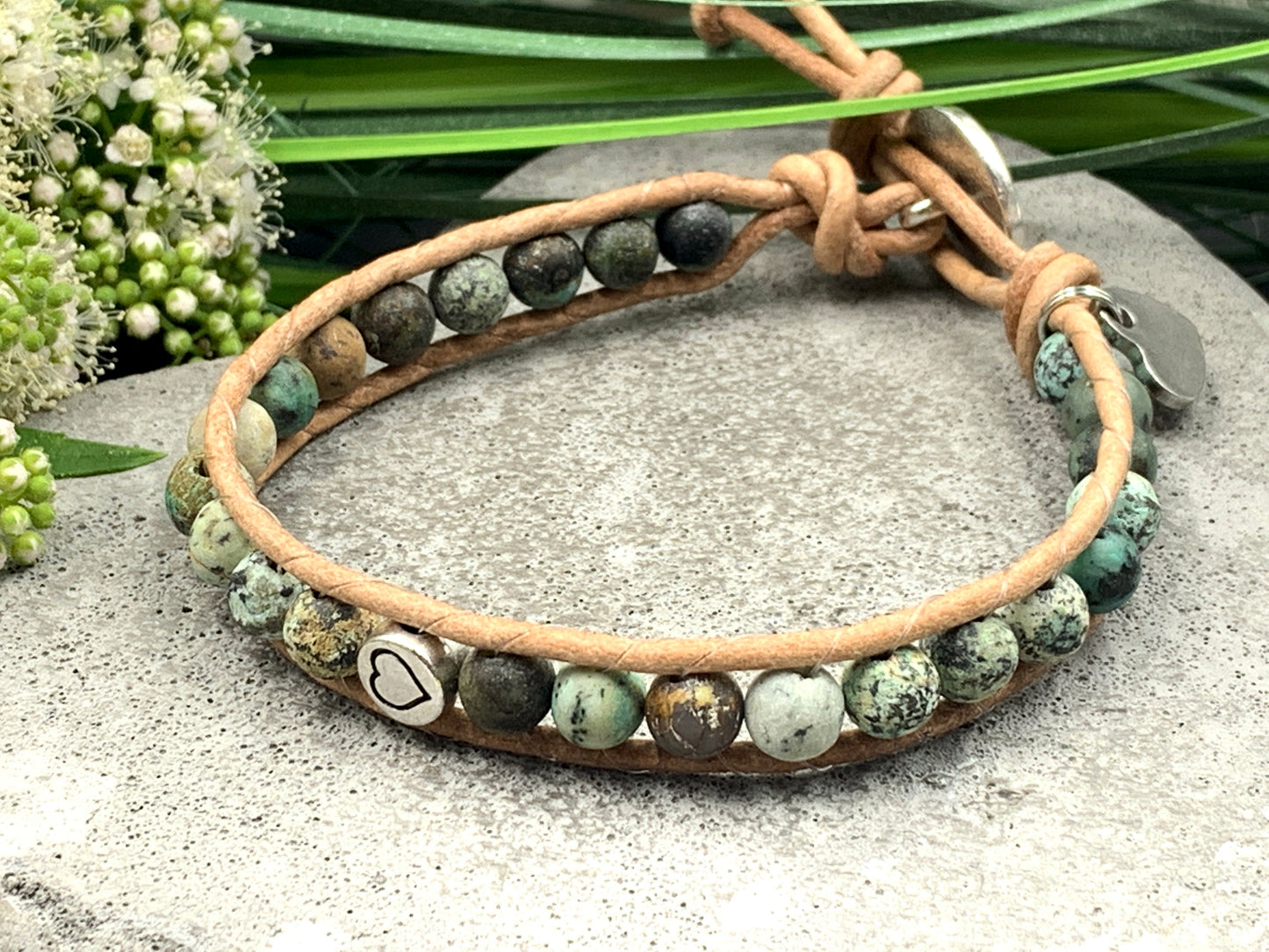 Bohoarmband Afrikanischer Türkis mit Herz - gewickeltes Perlenarmband - Vintage Style Boho - Lieblingsarmband - Handmade personalisierbar