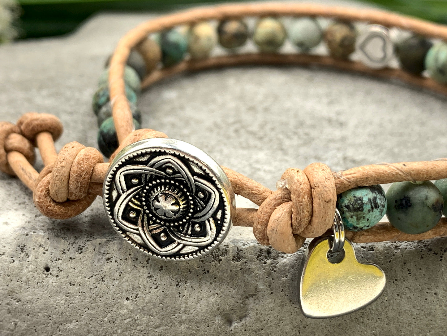 Bohoarmband Afrikanischer Türkis mit Herz - gewickeltes Perlenarmband - Vintage Style Boho - Lieblingsarmband - Handmade personalisierbar