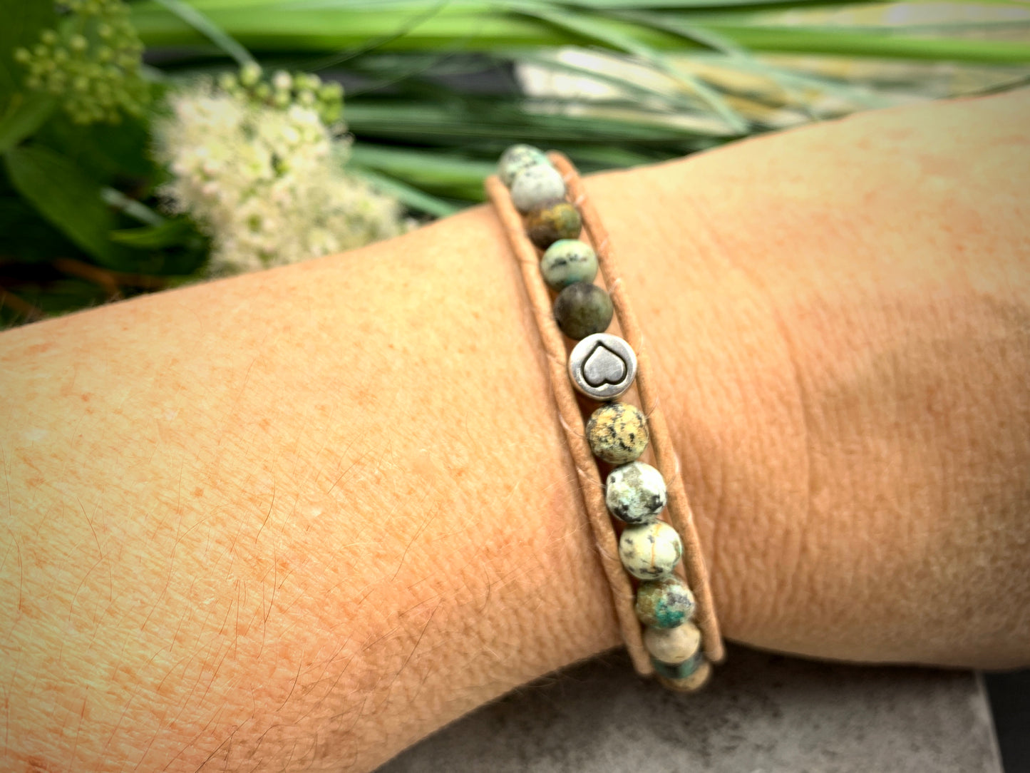 Bohoarmband Afrikanischer Türkis mit Herz - gewickeltes Perlenarmband - Vintage Style Boho - Lieblingsarmband - Handmade personalisierbar