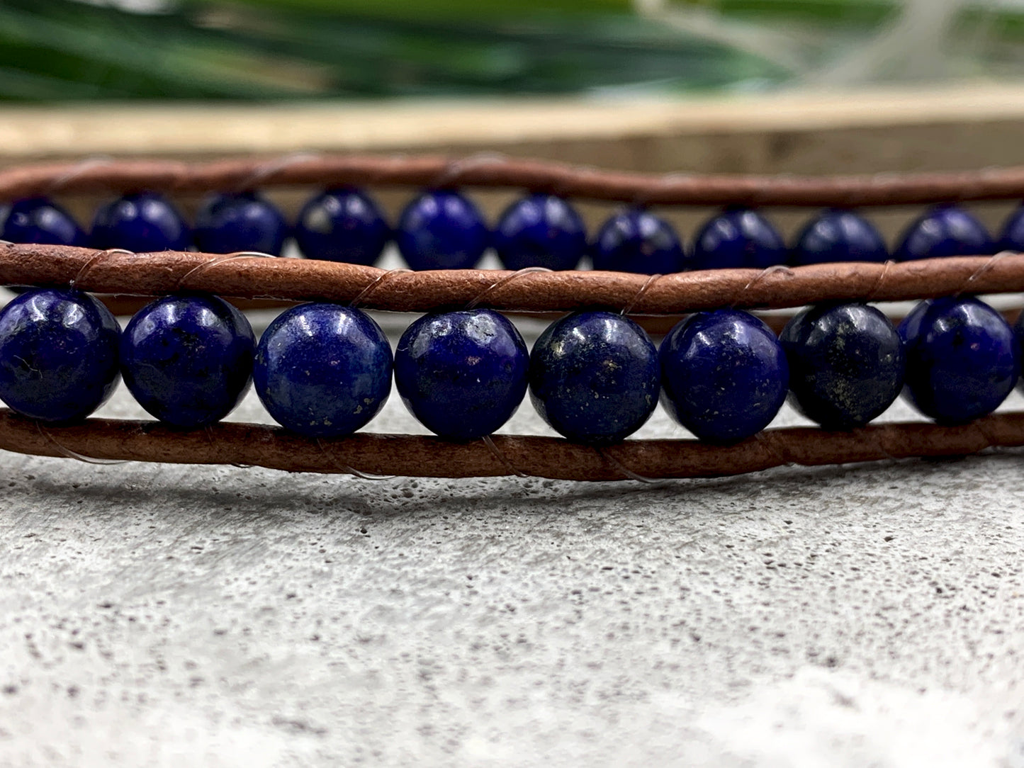 Bohoarmband Lapislazuli mit Initialen - Wickelarmband aus Leder und Edelsteinen - Geschenk Liebe Familie - Handmade personalisierbar